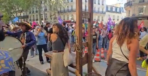 Illustration de l'utilisation de l'image de la guillotine dans les manifestations